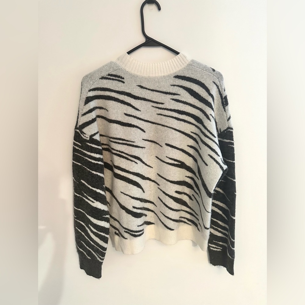 Rails sweater size small